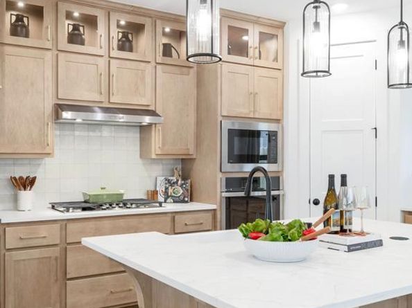 353 Blue Summit BND, Liberty Hill TX 78642