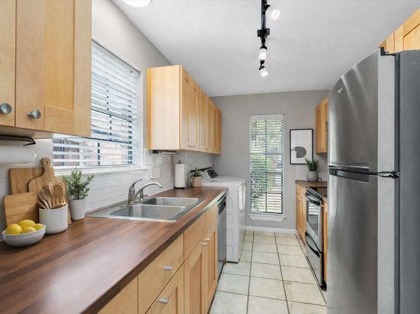 1601 Faro DR 704, Austin TX 78741