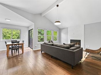 12024 Thompkins DR