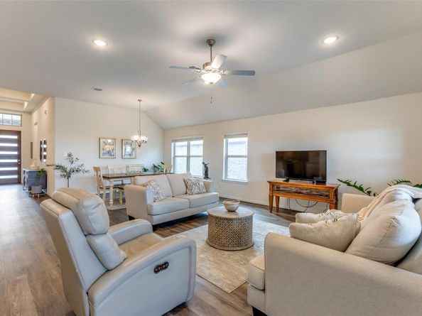 2212 McClendon TRL, Leander TX 78641