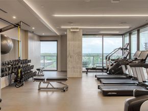 48 East Ave 2005, Austin TX 78701