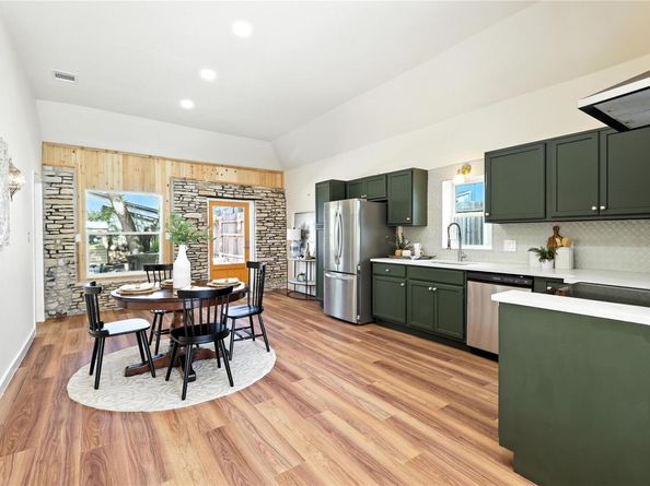 1204 Perez ST, Austin TX 78721