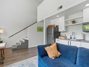 49 Navasota ST 205, Austin TX 78702