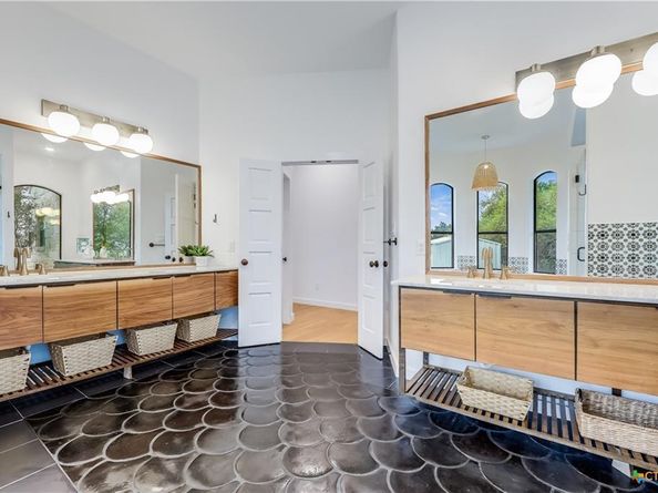 18725 Angel Mountain DR, Leander TX 78641