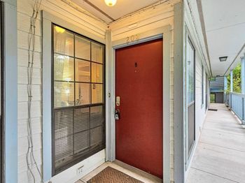 303 W 35th ST