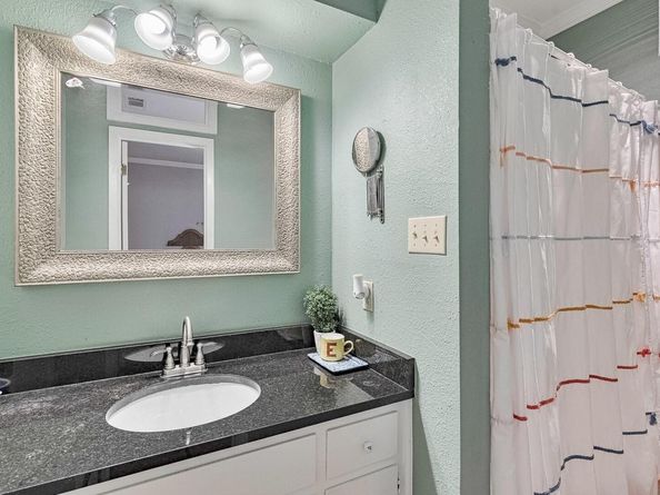303 W 35th ST 202, Austin TX 78705