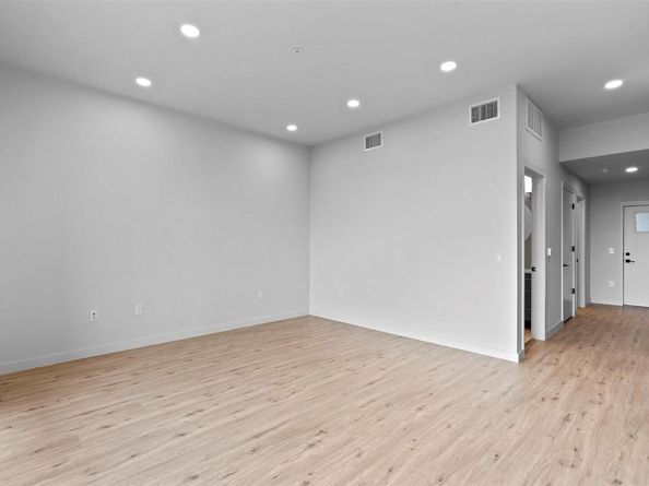 4004 Banister LN 309, Austin TX 78704