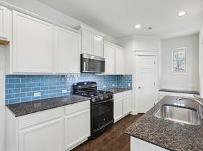 13604 Avery Trestle LN 17, Austin TX 78717