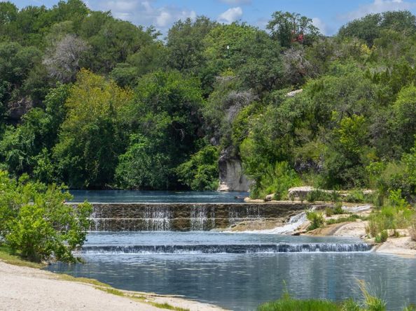 1004 Scenic DR, Georgetown TX 78626