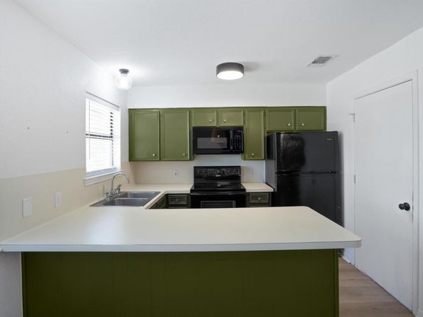 1004 Scenic DR, Georgetown TX 78626