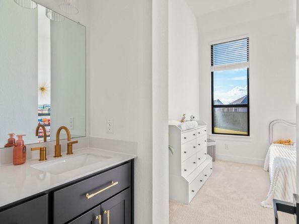 511 Irvine CIR, Liberty Hill TX 78642
