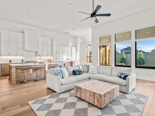 511 Irvine CIR, Liberty Hill TX 78642