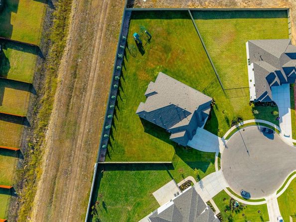 511 Irvine CIR, Liberty Hill TX 78642