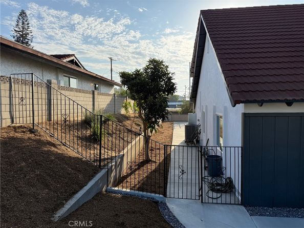 1004 N Las Flores Avenue, Montebello CA 90640