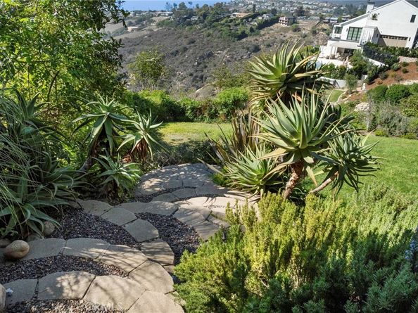 2855 Zell Drive, Laguna Beach CA 92651