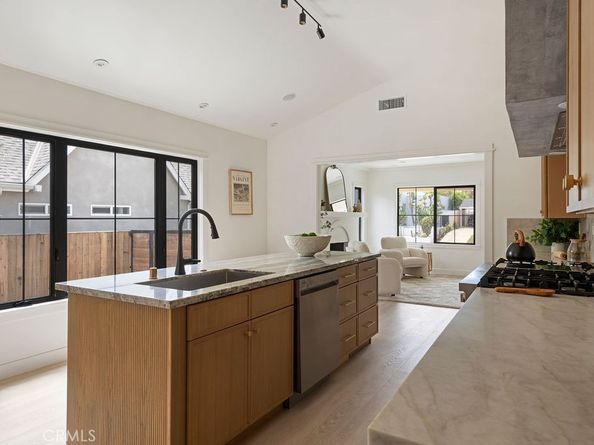 584 N Plymouth Boulevard, Los Angeles CA 90004