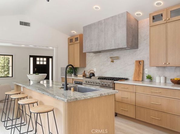 584 N Plymouth Boulevard, Los Angeles CA 90004