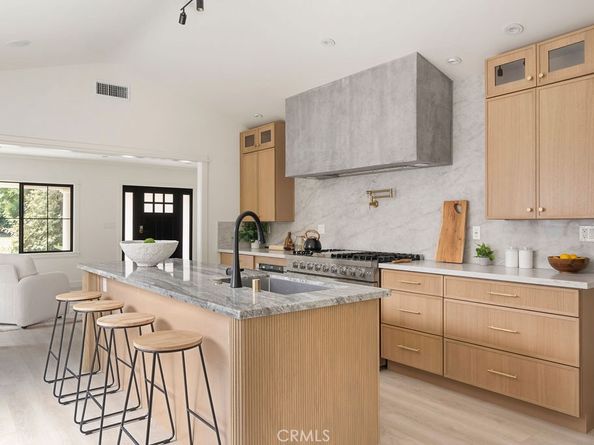 584 N Plymouth Boulevard, Los Angeles CA 90004