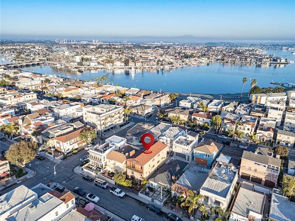 66 Santa Ana Avenue, Long Beach CA 90803