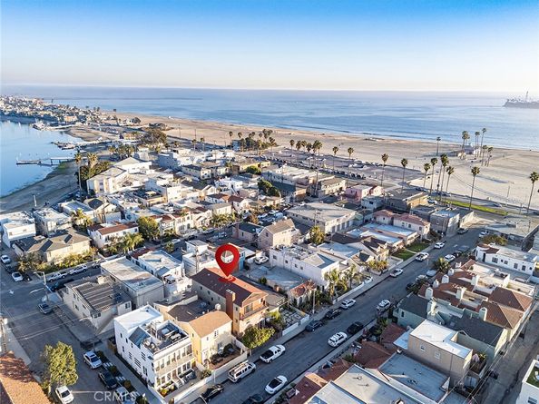 66 Santa Ana Avenue, Long Beach CA 90803