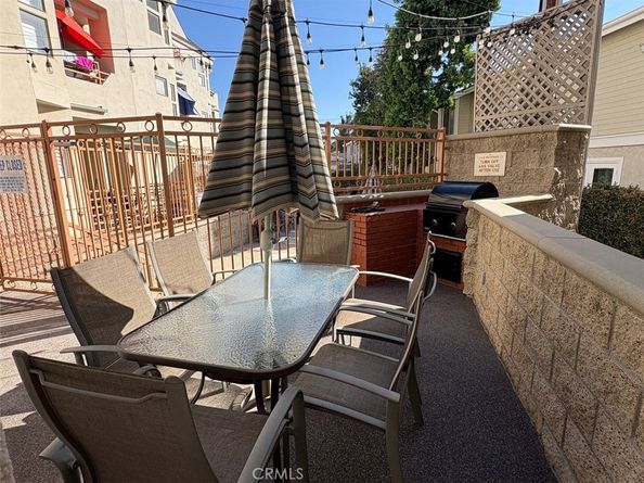 3913 N Virginia Road 203, Long Beach CA 90807