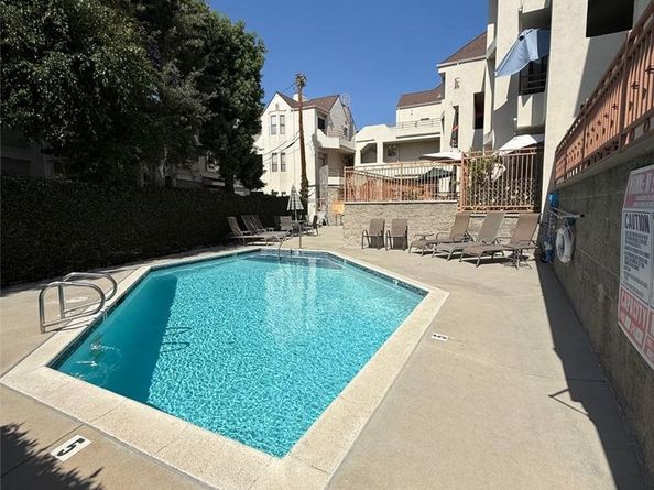 3913 N Virginia Road 203, Long Beach CA 90807