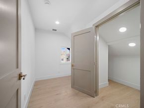 1676 W 24th, Los Angeles CA 90007