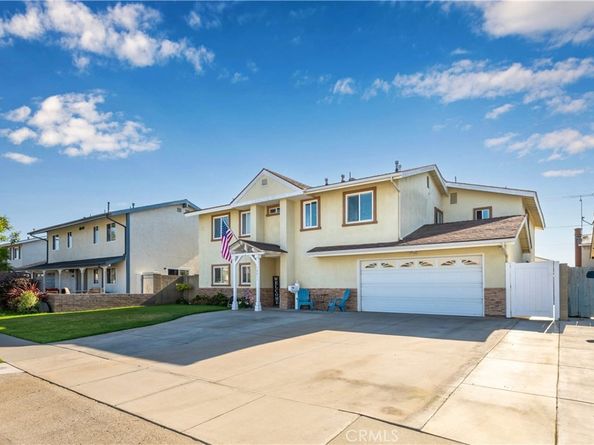 10211 Aqueduct Drive, Cypress CA 90630
