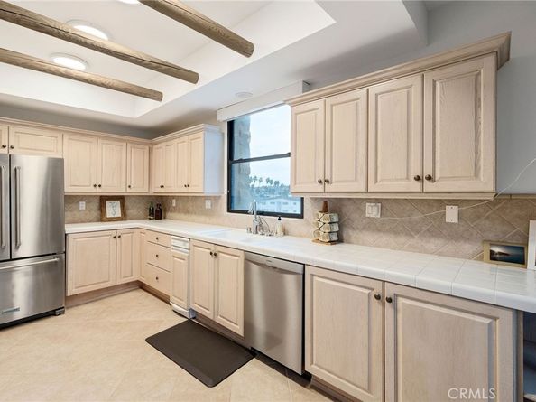 727 Esplanade 302, Redondo Beach CA 90277