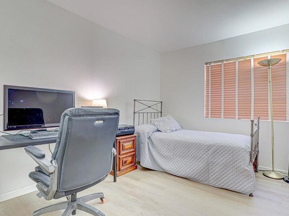 540 Hampshire Ln, Chula Vista CA 91911
