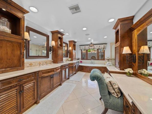 647 Crest Drive, El Cajon CA 92019