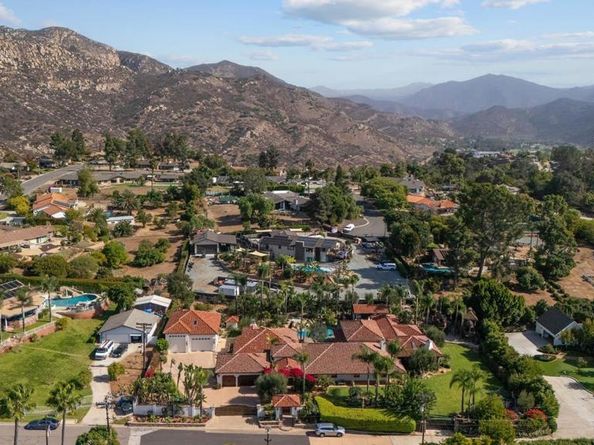 647 Crest Drive, El Cajon CA 92019