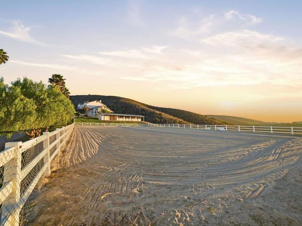 1925 Robinhood Road, Vista CA 92084