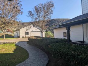 1925 Robinhood Road, Vista CA 92084