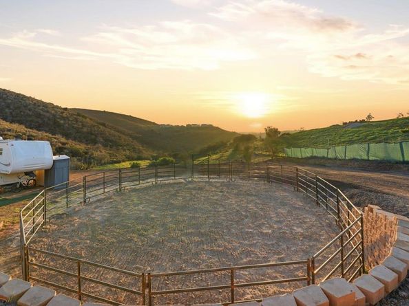 1925 Robinhood Road, Vista CA 92084