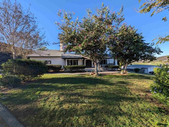 1925 Robinhood Road, Vista CA 92084