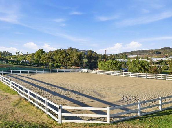 1925 Robinhood Road, Vista CA 92084