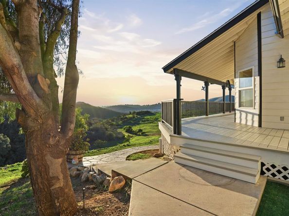 1925 Robinhood Road, Vista CA 92084