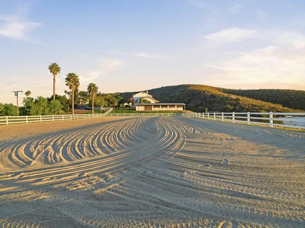 1925 Robinhood Road, Vista CA 92084