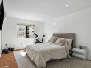 18530 Hatteras Street 213, Tarzana CA 91356