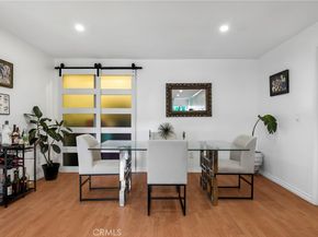 18530 Hatteras Street 213, Tarzana CA 91356