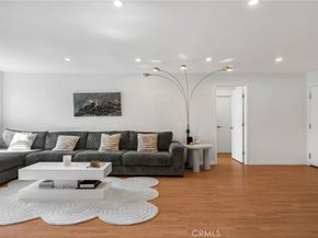 18530 Hatteras Street 213, Tarzana CA 91356