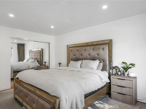 18530 Hatteras Street 213, Tarzana CA 91356