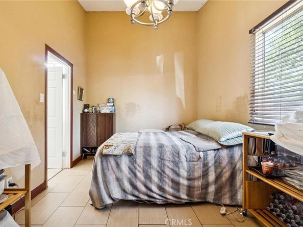 10959 Memory Park Avenue, San Fernando CA 91345