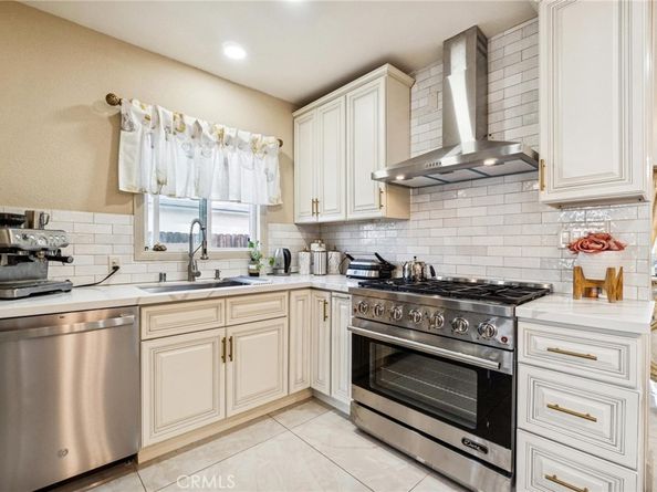 10959 Memory Park Avenue, San Fernando CA 91345