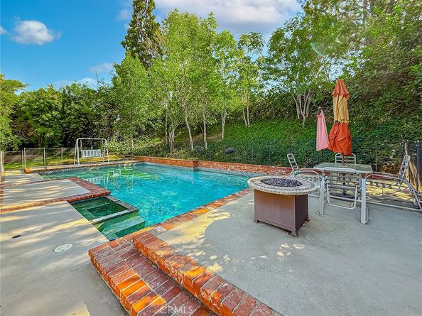 17424 Superior, Northridge CA 91325