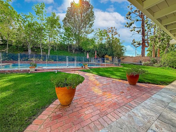 17424 Superior, Northridge CA 91325