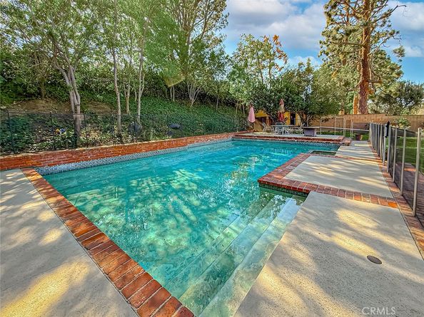 17424 Superior, Northridge CA 91325