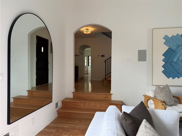 1284 S Orange, Los Angeles CA 90019