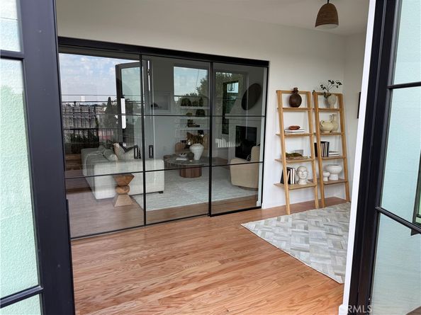 1284 S Orange, Los Angeles CA 90019